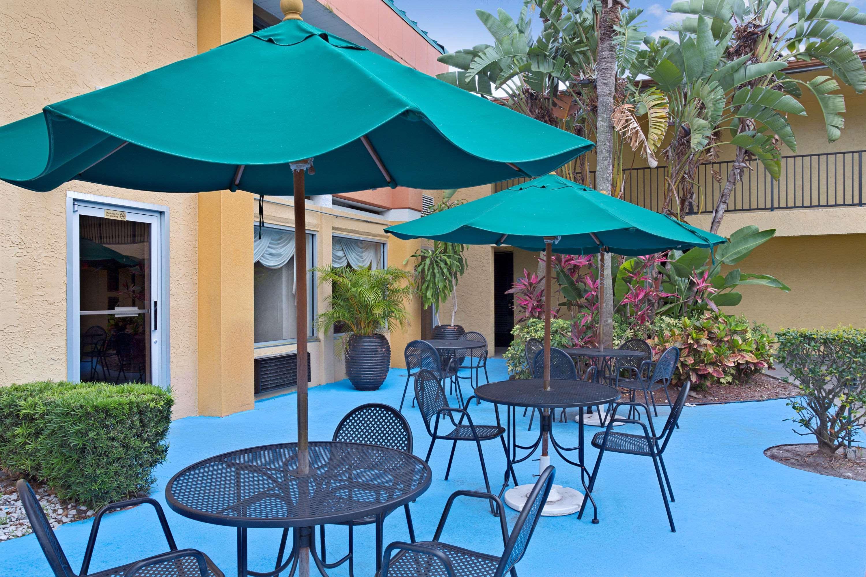 Garnet Inn & Suites Orlando Eksteriør billede