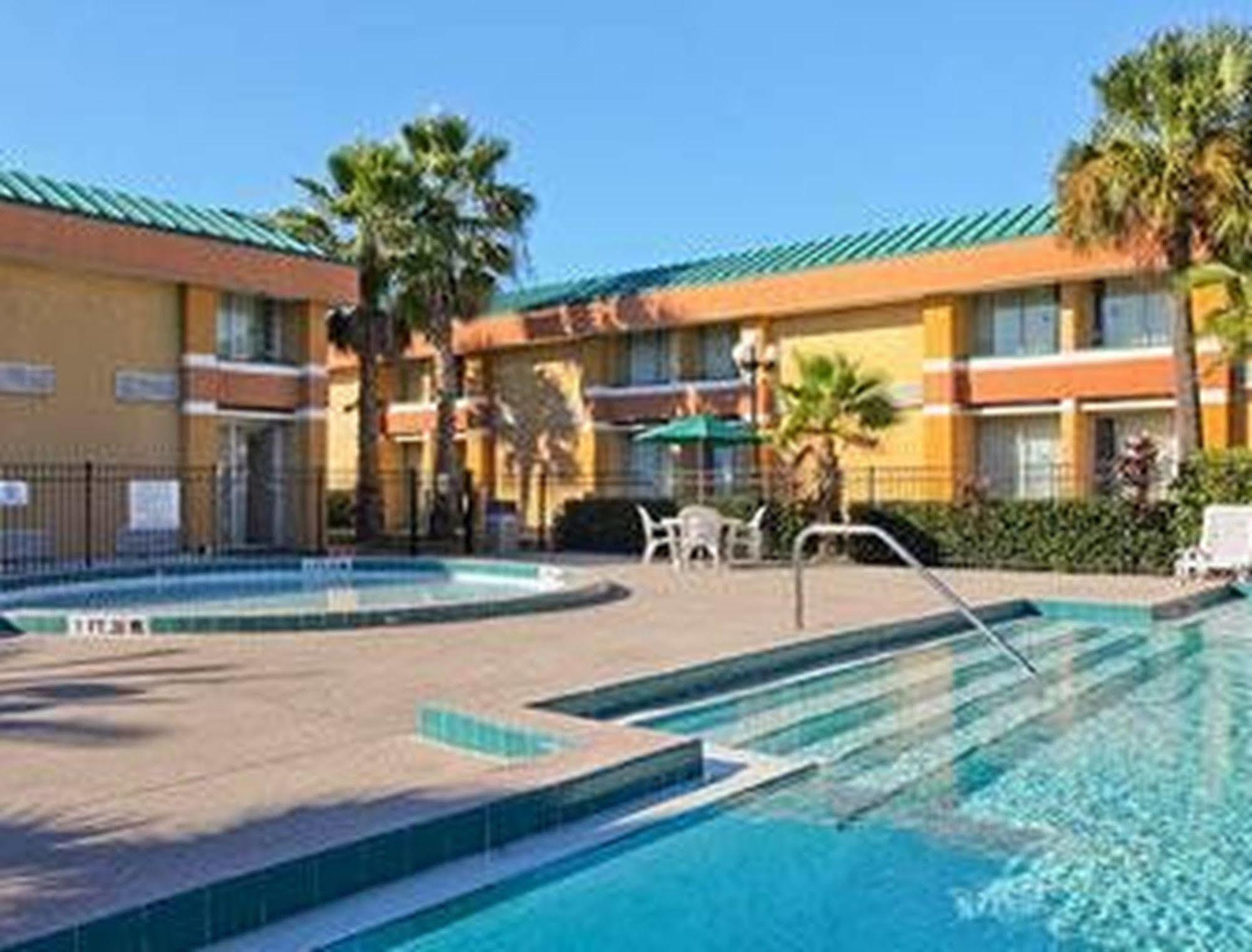 Garnet Inn & Suites Orlando Eksteriør billede