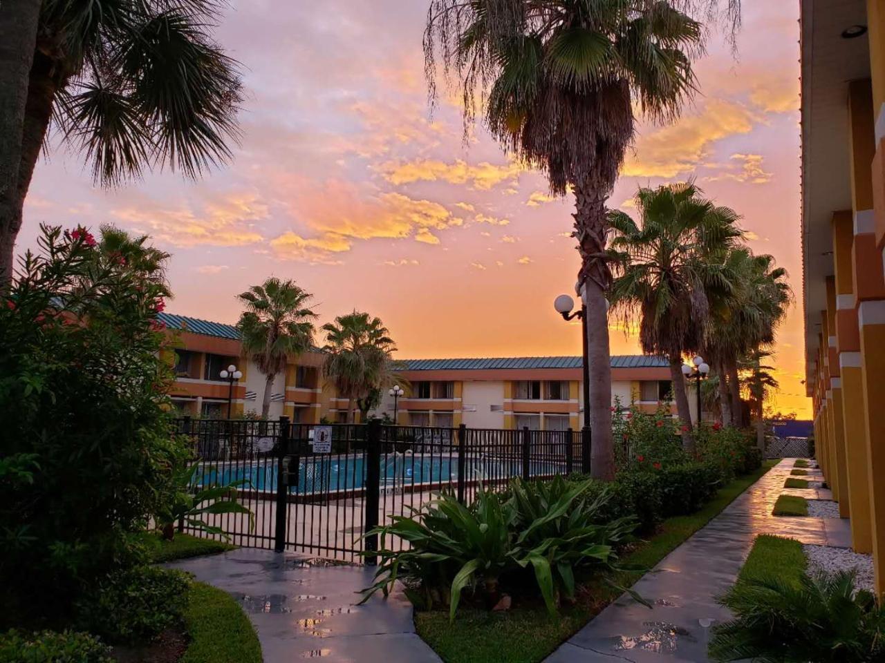 Garnet Inn & Suites Orlando Eksteriør billede