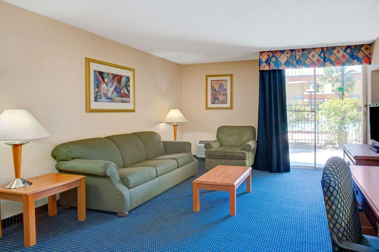 Garnet Inn & Suites Orlando Eksteriør billede